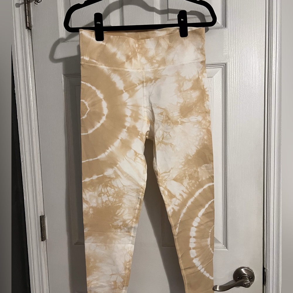 Aerie Tan and White Tie-Dye Leggings